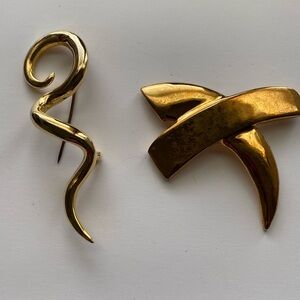 Modern contemporary “X” kiss criss cross Gold tone Brooch Pin heraldic USA retro